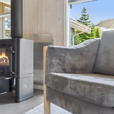 Dom wakacyjny Eini - 500m From The Sea By Interhome Bøtø By